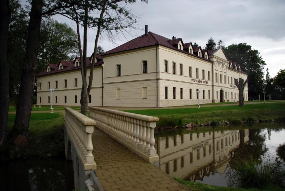 Zamek Kamenny Dvur Hotell Kynsperk nad Ohri Exteriör bild